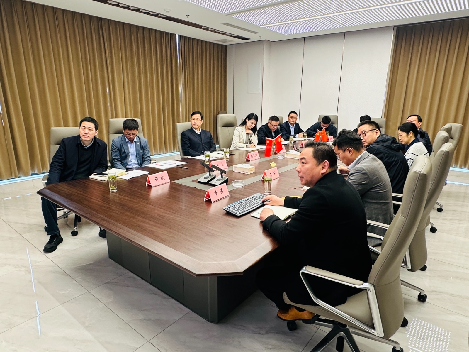 1775534155080 座谈